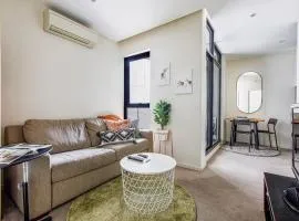 Little Lonsdale Loft - Primely Located in the CBD