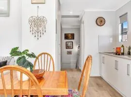 'Waurra' A Cosy Moana Beach Getaway