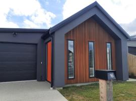 Colour on Cairnmuir, cottage in Wanaka