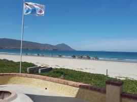CASA MARBELLA 4BR 2BA Private Beach-Front Home, vacation home in Ensenada