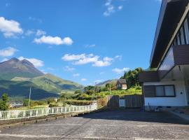 Yufuin Monday 湯布院マンデー, hotel in Yufu