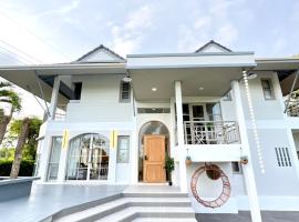 SOVA Vcay Pool Villa, hotel in Ban Yai La