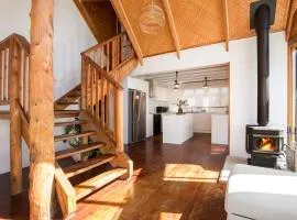 The Treehouse Pet Friendly 2 Mins Walk to Beach