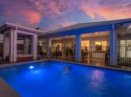 Villa Kelurga Trinity Beach Family and Pet friendly
