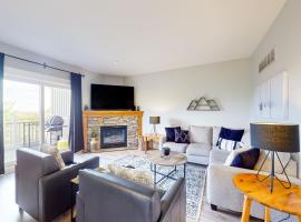 Condo 223 at Snowbridge、コリングウッドのホテル