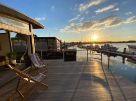 Houseboat Islay เรือพักในเบมบริดจ์