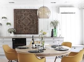 Villa Marikollen，Hektner的附設泳池的飯店