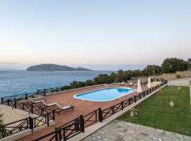 Tholos Boutique Houses, hotel with parking in Kavoúsion