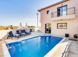 Villa Elpida THREE by Ezoria Villas in Timi, Paphos、パフォスのヴィラ