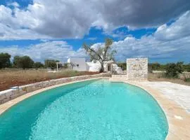 Trullo White Dream con Piscina