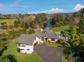 McLaren Lake View, spa hotel in Tauranga