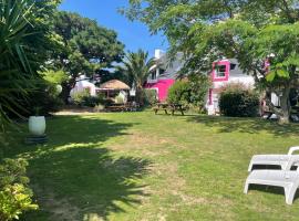 Hotel Aux Tamaris, hotel near Belle Ile-en-Mer Golf Course, Sauzon