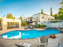 Villa Luisa: Sun-filled hidden gem with Pool., ξενοδοχείο στο Κέιπ Τάουν
