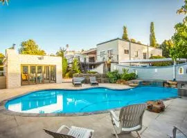 Villa Luisa: Sun-filled hidden gem with Pool.