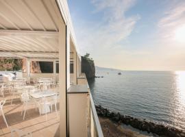 Hotel Giosue' a mare Sorrento – hotel w mieście Meta