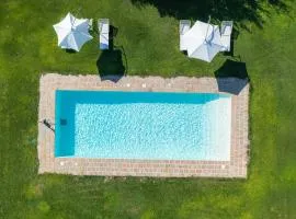 Cozy Cottage with Pool in Tuscany