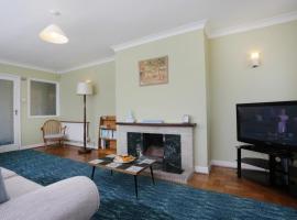 BOURNECOAST - BUNGALOW by HENGISTBURY HEAD and SANDY BEACHES - HB5830, hotel en Southbourne
