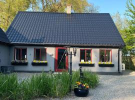 Hannas guesthouse, cottage in Skateholm
