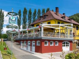 Gästehaus Krappinger/Pizzeria Mamma Mia เกสต์เฮาส์ในออสซิอัค