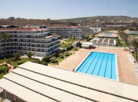 Stunning Sea Front Chalet In Tripoli, hotel en Trípoli