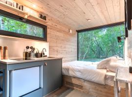 Chic Sauna Cabin Near the Sea - KOHIN Cabin Nº02, cheap hotel in Tsitre