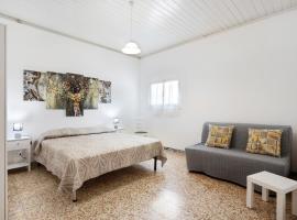 Casa Perla vicino al mare, hotel v destinaci Massa
