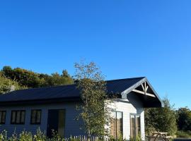 Countryside Chalet near Glasgow, hótel í Glasgow