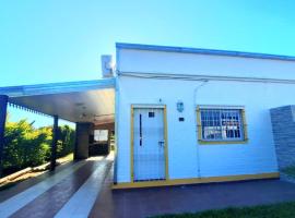 CABAÑAS HORNERO, hotel with parking in San José del Rincón