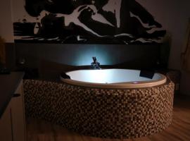 Romantic Room &Scaron;iauliai, hotel s&nbsp;v&iacute;řivkou v destinaci &Scaron;iauliai