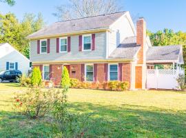 Centrally Located Spacious Abode, villa in Charlotte