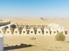Desert Point, kamp u gradu 'Hunaywah'