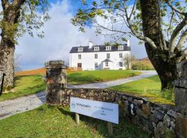 Inchnadamph Explorers Lodge, glamping site in Inchnadamph