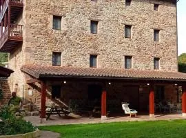 Apartamentos la casa de los ríos、リエルガネスのヴィラ