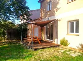 Le Clos Andrée - Charmante maison 8 personnes - 5 lits - Climatisation réversible RDC - Parking 3 véhicules - Garage - Zone Nord Montauban - Terrasse et jardin