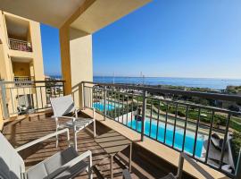 Stunning Seafront Portomaso Apartment, resort a Paceville