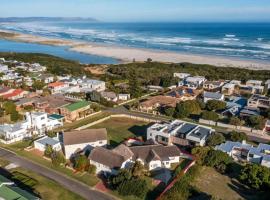 Lala Panzi - Grotto Beach, Vo&euml;lklip