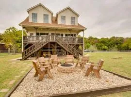 Lake Granbury Fishing Escape with Dock and Kayaks!