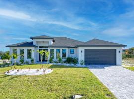 New listing - Amazing new 3beds/3baths Gulf access villa w. heated pool and outdoor kitchen!, hotel v destinaci Matlacha
