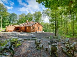 Secluded Union Dale Home about 2 Mi to Elk Mountain!, hotel dengan parking di Pleasant Mount