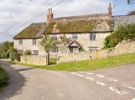 Charming Family Farmhouse near Lyme Regis