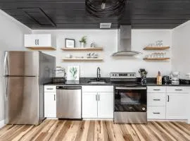 MODERN - Mins to Beach - Walk to Downtown - Free parking