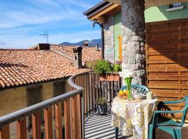 La casa nel borgo Mountain Lake Iseo Hospitality, leilighet i Bossico