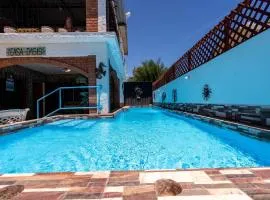Huge Family - 5 bedroom sleeps 16 with private pool home