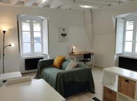 Atypique Logement Central – hotel w mieście Arpajon