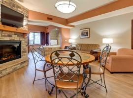 Wisconsin Dells Resort Condo with 2 Fireplaces, condominio en Wisconsin Dells