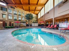 Best Western Plus White Bear Country Inn, beach hotel in White Bear Lake