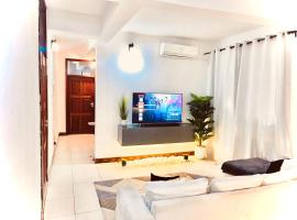 Luxurious apartment with King size bed, hotel in Dar es Salaam