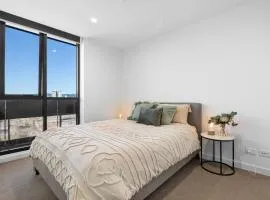 Adelaide City Oasis: Parking, Pool, Gym, Cinema, Inc.