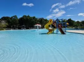 ILOA Condomínio Resort BARRA DE SÃO MIGUEL, Quarto em frente a piscina