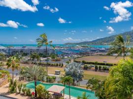 Spa Haven 17A, family hotel in Airlie Beach